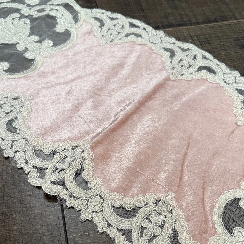 NWOT VINTAGE VICTORIAN Style Elegant Pink and White Lace Table Runner